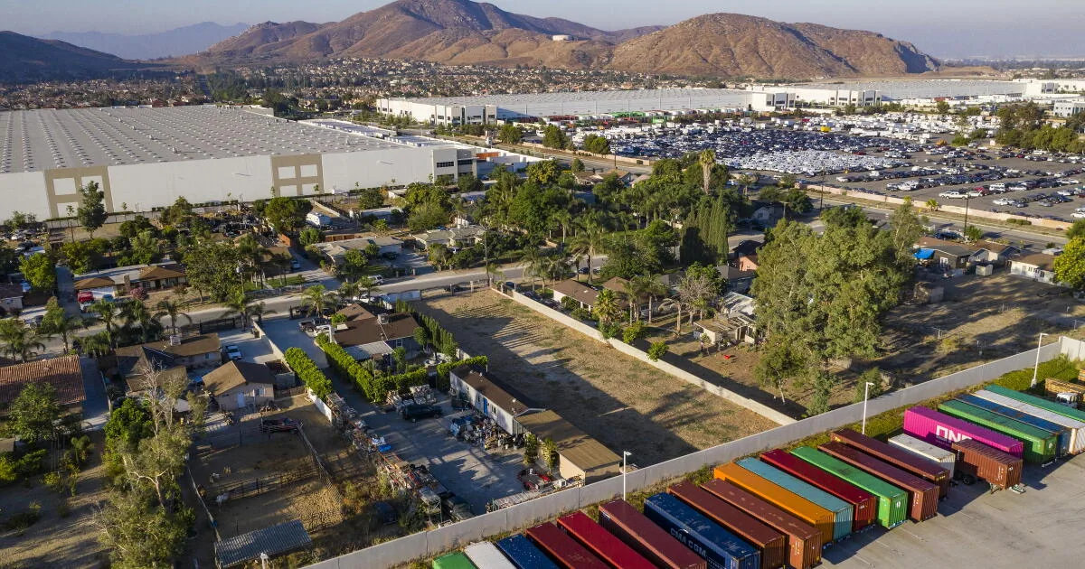 Commerce Commercial Roofing from Downey, CA